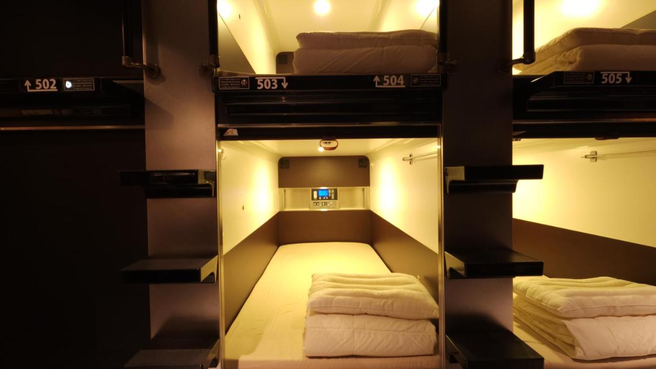 Acro Capsule Hotel Namba Dotonbori โอซาก้า ภายนอก รูปภาพ